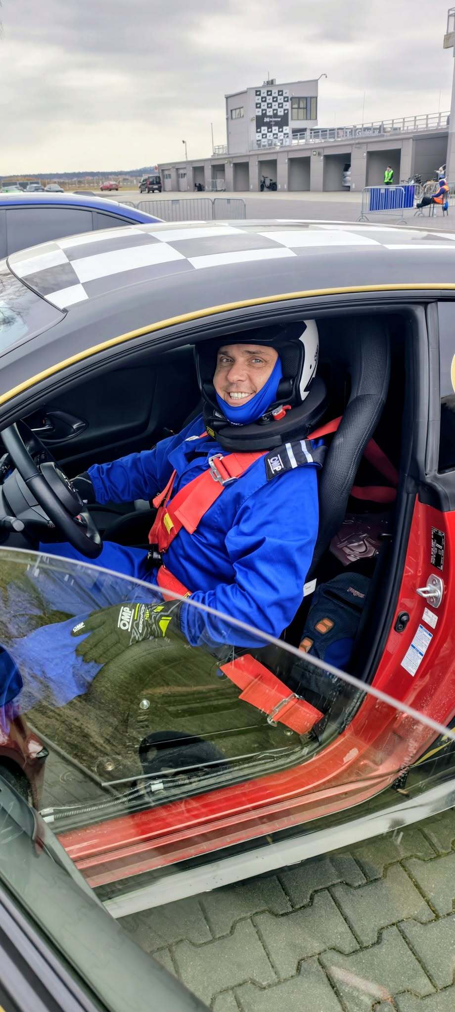 8e76e9d0-33af-4b3b-b7ac-512c0be31e83